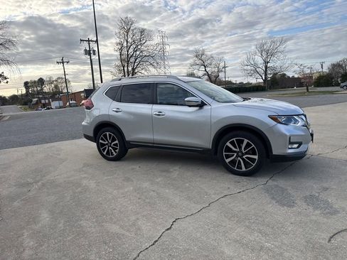 Used 2020 Nissan Rogue SL image 2
