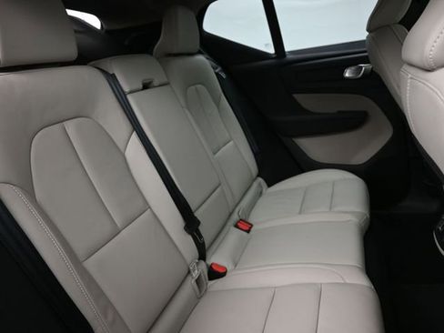 Used 2024 Volvo XC40 B5 Plus w/ Climate Package image 33