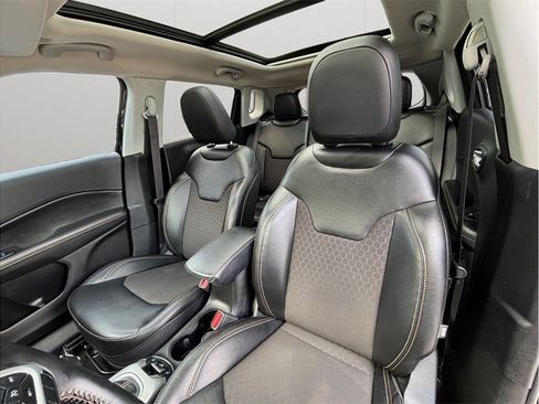 Used 2020 Jeep Compass Latitude w/ Popular Equipment Group FWD image 16