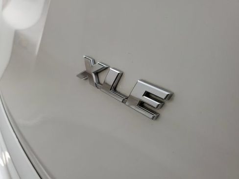 Used 2017 Toyota RAV4 XLE FWD image 7