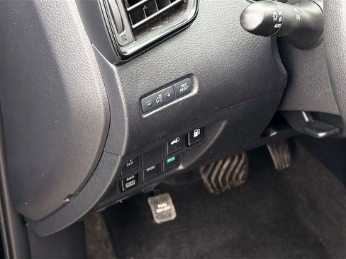 Used 2018 Nissan Rogue SV image 10