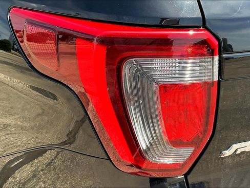 Used 2017 Ford Explorer Sport image 28