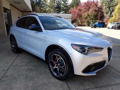 New 2025 Alfa Romeo Stelvio Sprint AWD/4WD image 9