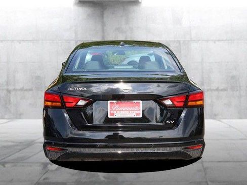 Used 2025 Nissan Altima 2.5 SV FWD image 6