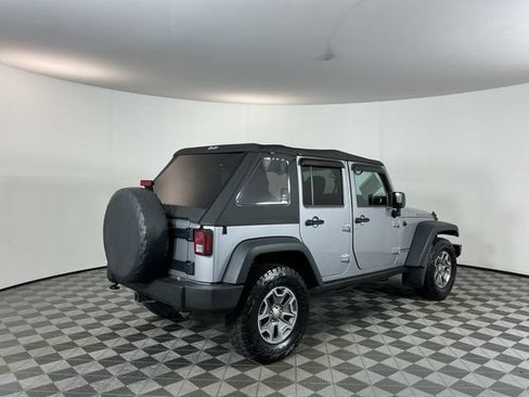 Used 2015 Jeep Wrangler Unlimited Rubicon w/ Connectivity Group AWD/4WD image 5