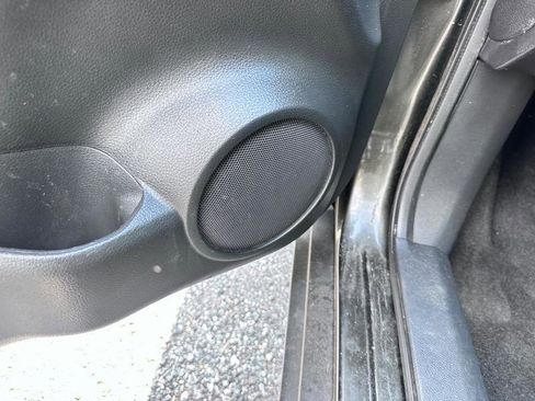 Used 2015 Nissan Rogue SV image 16