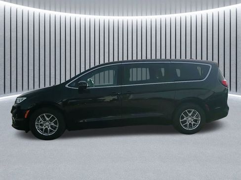 New 2026 Chrysler Pacifica Select image 17