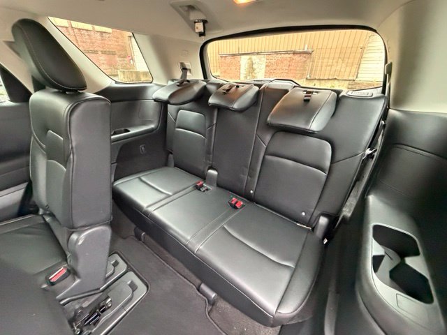 Used 2023 Nissan Pathfinder SL AWD/4WD image 18