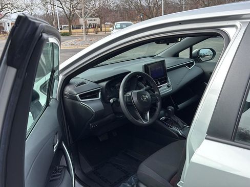 Used 2024 Toyota Corolla SE w/ SE Premium Package image 2