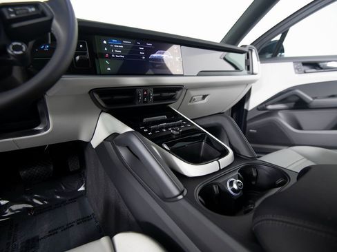 New 2026 Porsche Cayenne image 24