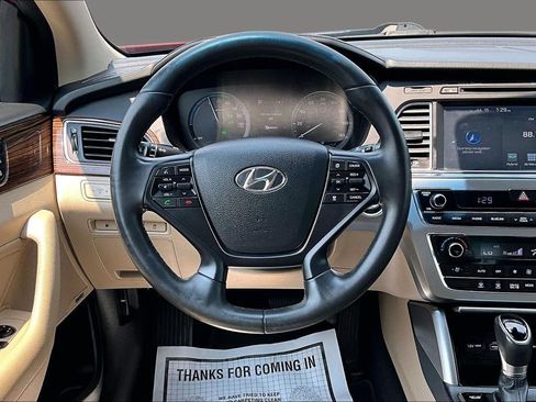Used 2017 Hyundai Sonata Limited w/ Ultimate Package 02 FWD image 2