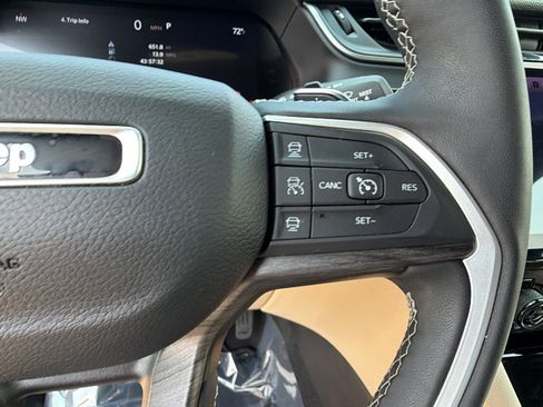 Used 2025 Jeep Grand Cherokee Limited w/ Luxury Tech Group II AWD/4WD image 25