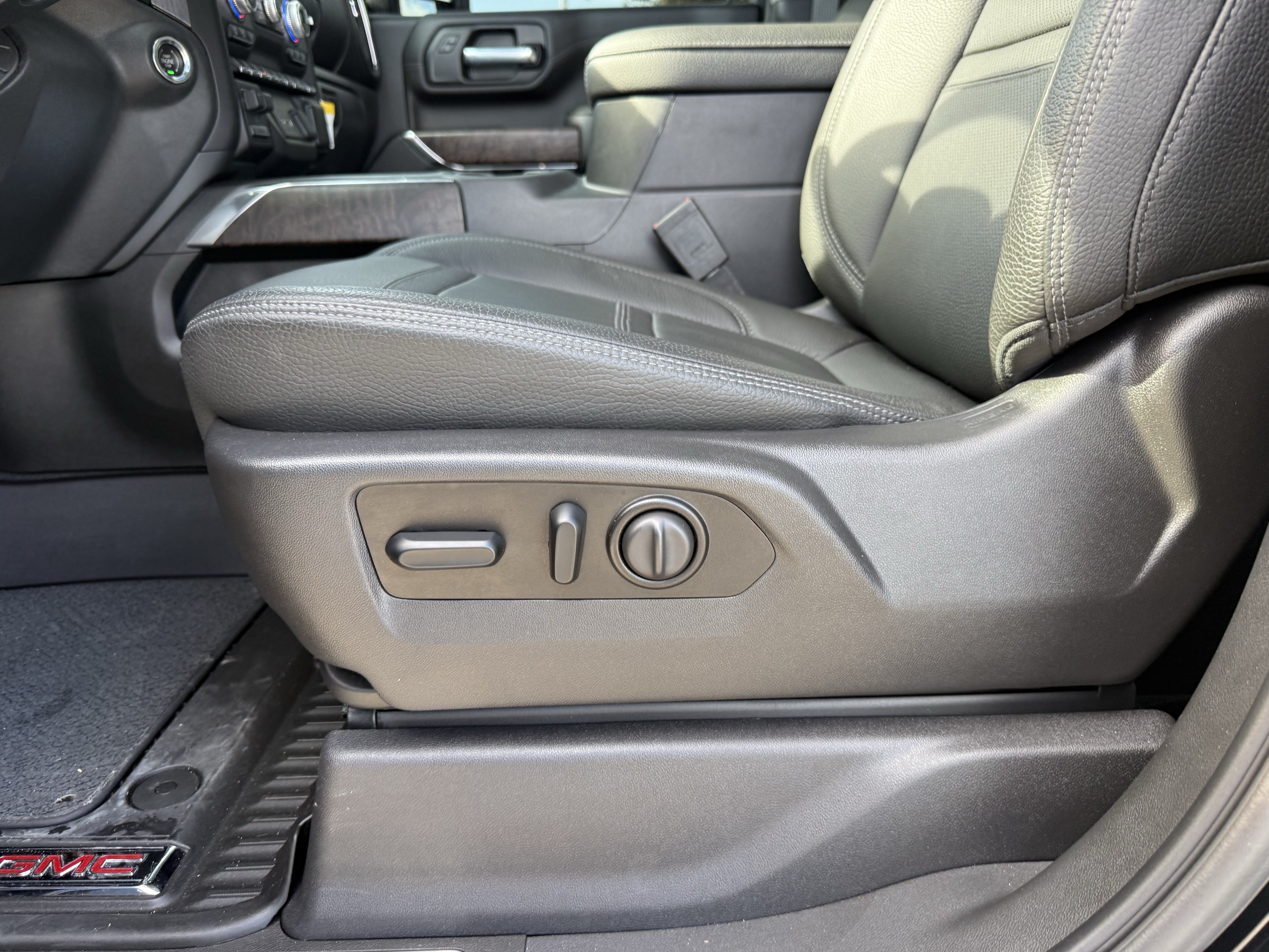 Used 2021 GMC Sierra 2500 Denali w/ Denali Black Diamond Edition AWD/4WD image 28