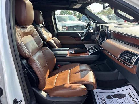Used 2023 Lincoln Navigator L Reserve w/ Equipment Group 201A AWD/4WD image 12