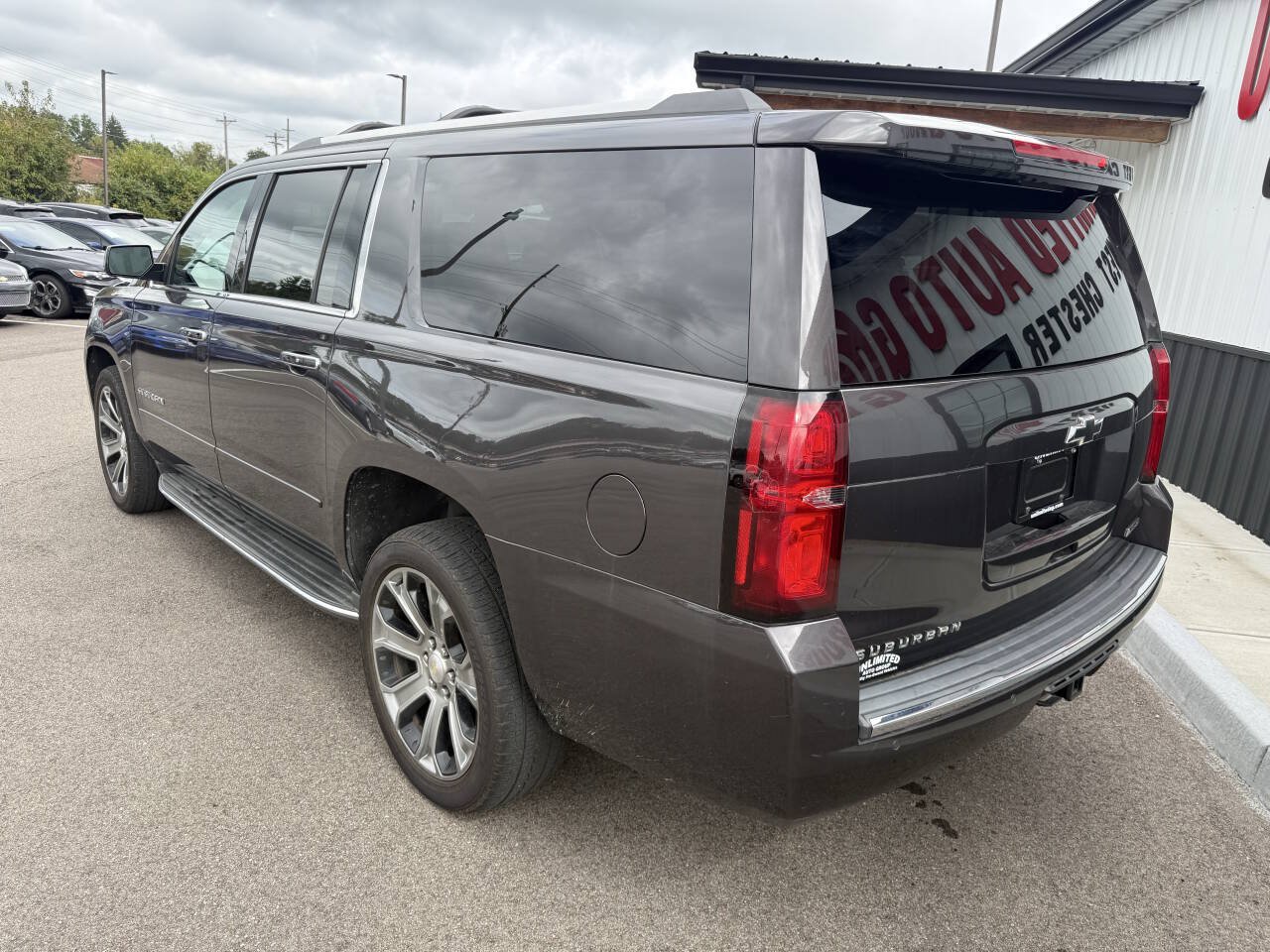 Used 2018 Chevrolet Suburban Premier AWD/4WD image 11