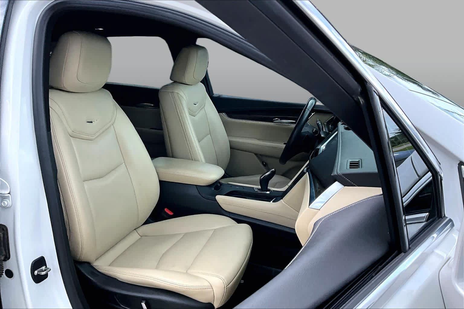 Used 2019 Cadillac XT5 FWD image 11