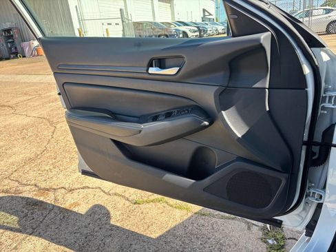 Used 2025 Nissan Altima 2.5 SV FWD image 18
