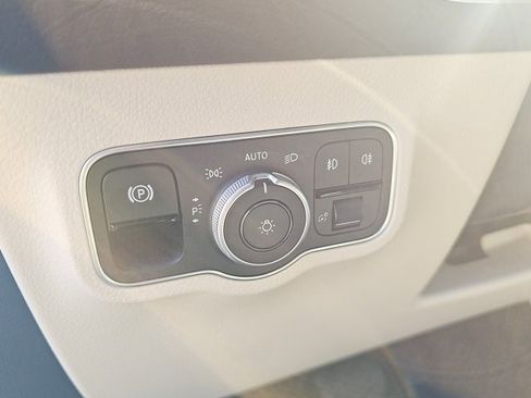 Certified 2025 Mercedes-Benz GLB 250 4MATIC image 15