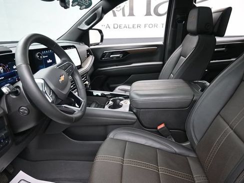 Used 2025 Chevrolet Tahoe High Country AWD/4WD image 16