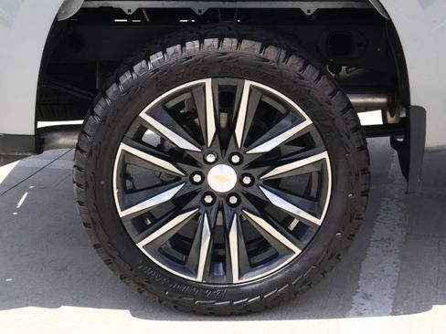 Used 2026 Chevrolet Silverado 1500 W/T w/ WT Convenience Package AWD/4WD image 9