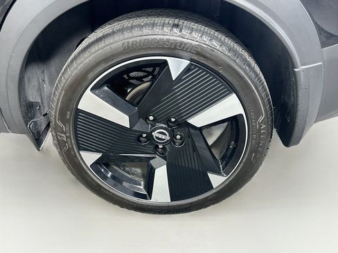 Used 2025 Nissan Kicks SR FWD image 11