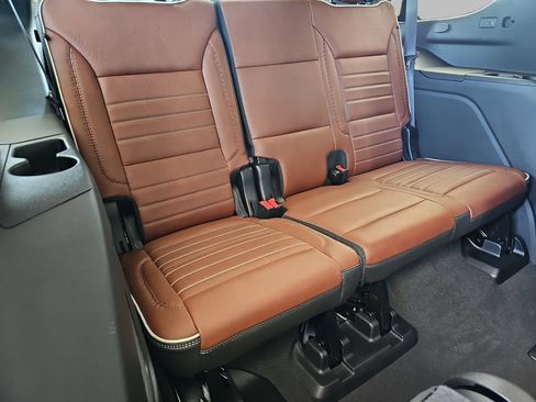 Used 2024 GMC Yukon Denali Ultimate AWD/4WD image 15