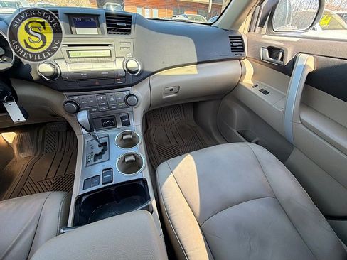 Used 2010 Toyota Highlander SE image 23