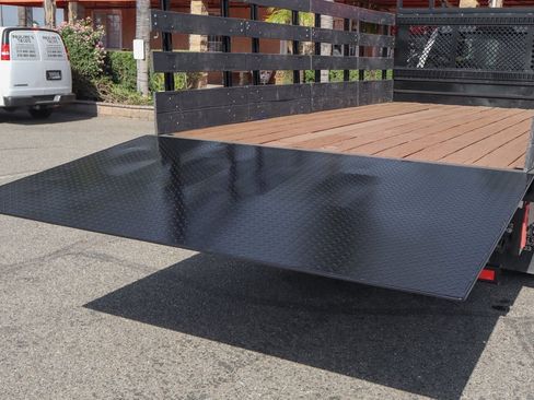 Used 2017 Ford F550 4x4 Regular Cab Super Duty image 8