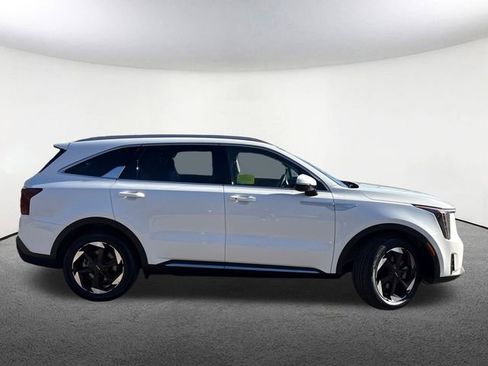 Used 2025 Kia Sorento EX w/ EX Panoramic Sunroof Package image 14