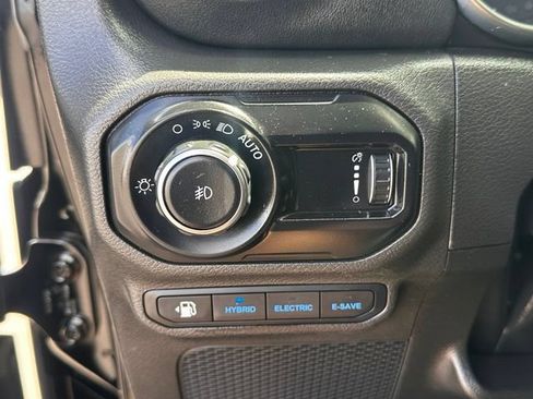 Used 2023 Jeep Wrangler Unlimited Sahara w/ Cold Weather Group AWD/4WD image 18