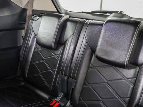 Used 2024 Volkswagen Atlas SE image 25