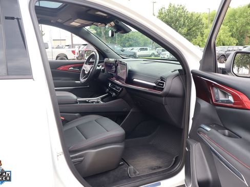 Used 2024 Chevrolet Traverse Z71 w/ Enhanced Driving Package AWD/4WD image 31