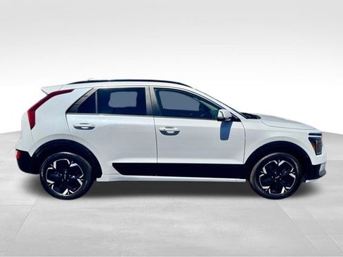 Used 2023 Kia Niro Wind w/ Wind Preserve Package FWD image 9