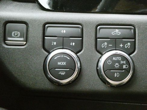 Used 2024 GMC Sierra 2500 SLE w/ SLE Convenience Package image 12