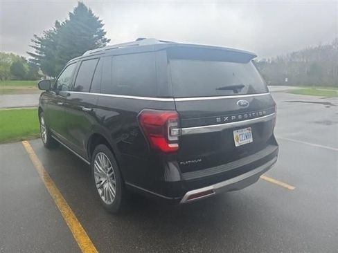 Used 2023 Ford Expedition Platinum AWD/4WD image 2