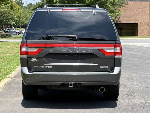 Used 2016 Lincoln Navigator Select RWD image 5