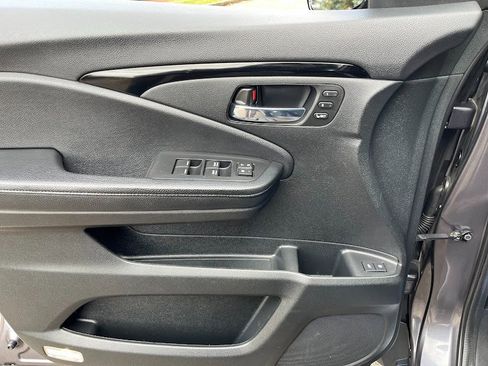 Used 2019 Honda Pilot Touring image 6