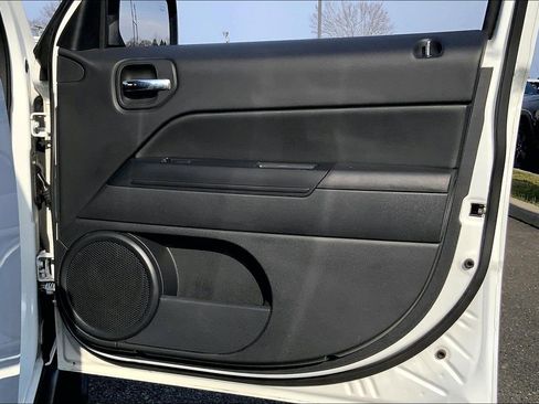 Used 2017 Jeep Patriot High Altitude image 21