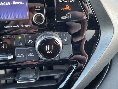 Certified 2022 Toyota Highlander XLE image 17