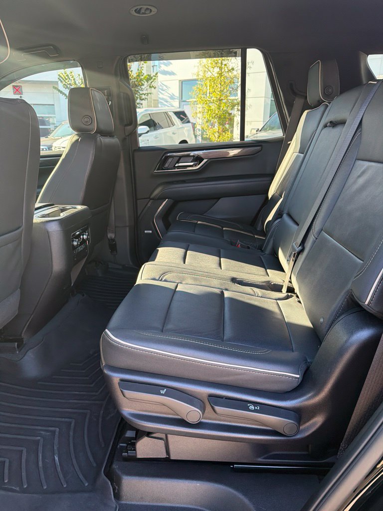 Used 2025 GMC Yukon Elevation AWD/4WD image 19