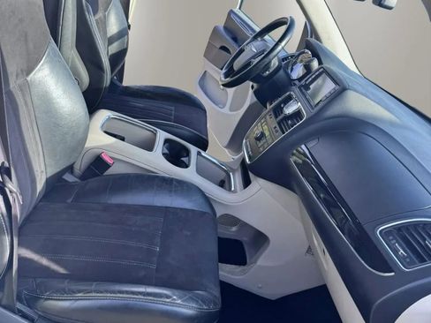 Used 2015 Chrysler Town & Country Limited FWD image 10
