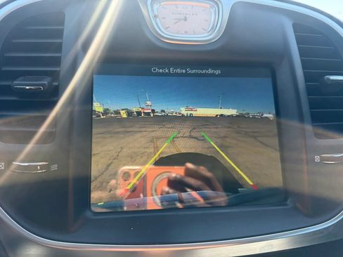 Used 2017 Chrysler 300 C RWD image 12