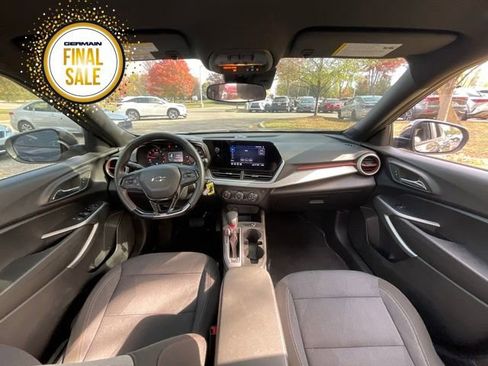 Used 2024 Chevrolet Trax RS w/ Sunroof Package image 12