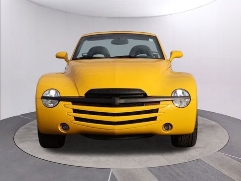 Used 2004 Chevrolet SSR w/ Preferred Equipment Group image 39