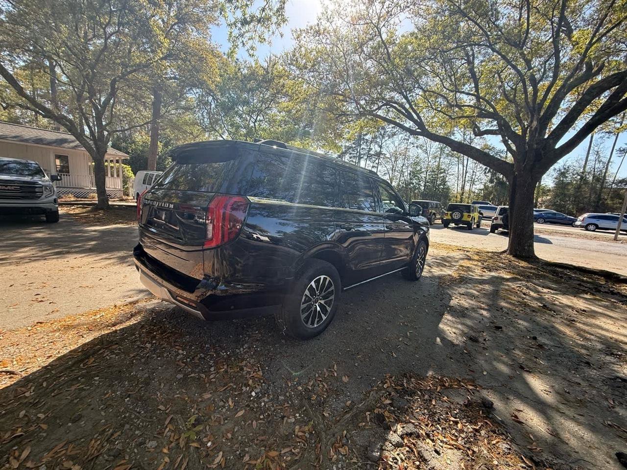 Used 2025 Ford Expedition Platinum AWD/4WD image 5