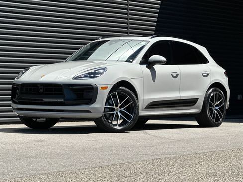 Certified 2025 Porsche Macan S AWD/4WD image 1