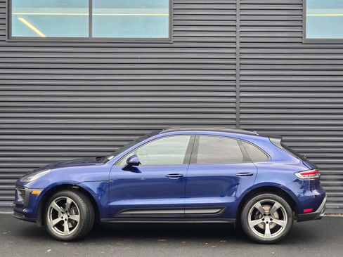Used 2025 Porsche Macan image 2