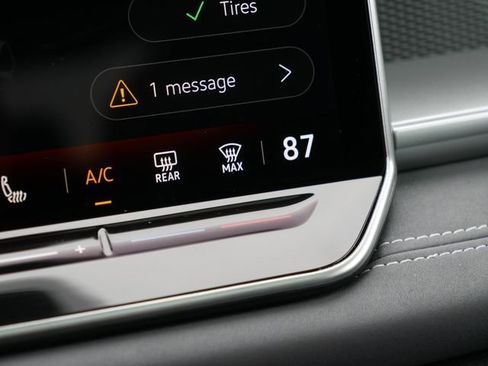 Used 2025 Volkswagen Tiguan SE image 30