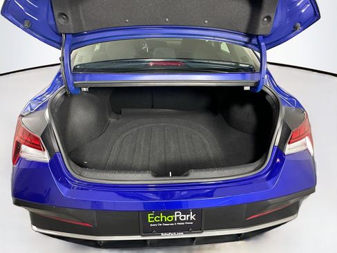 Used 2025 Hyundai Elantra SEL image 29