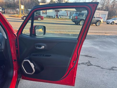 Used 2015 Jeep Renegade Latitude w/ Popular Equipment Group image 14